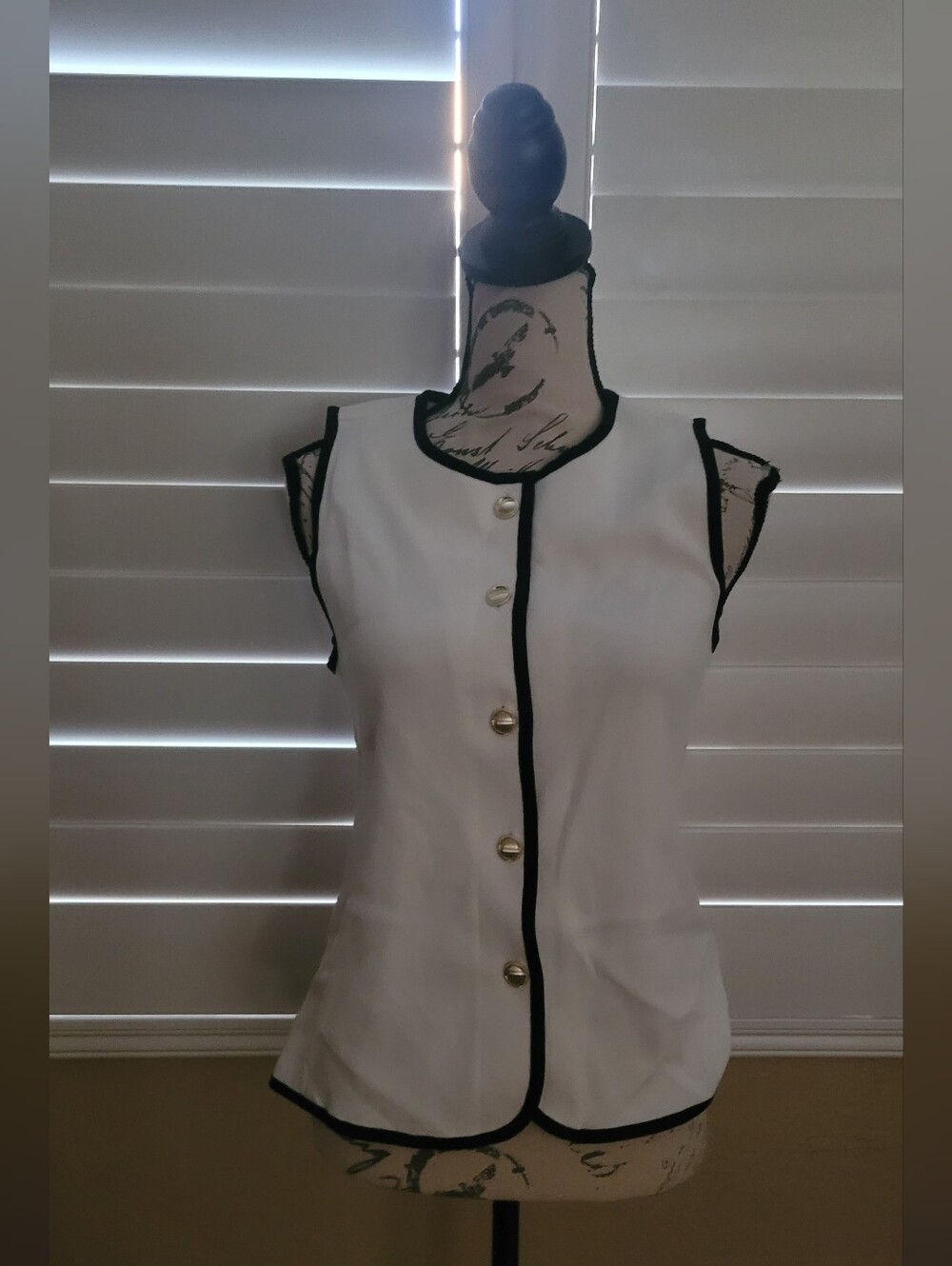 Ann Taylor Ivory Black Trim Sleeveless Knit Cardigan Vest Gold Buttons Size S